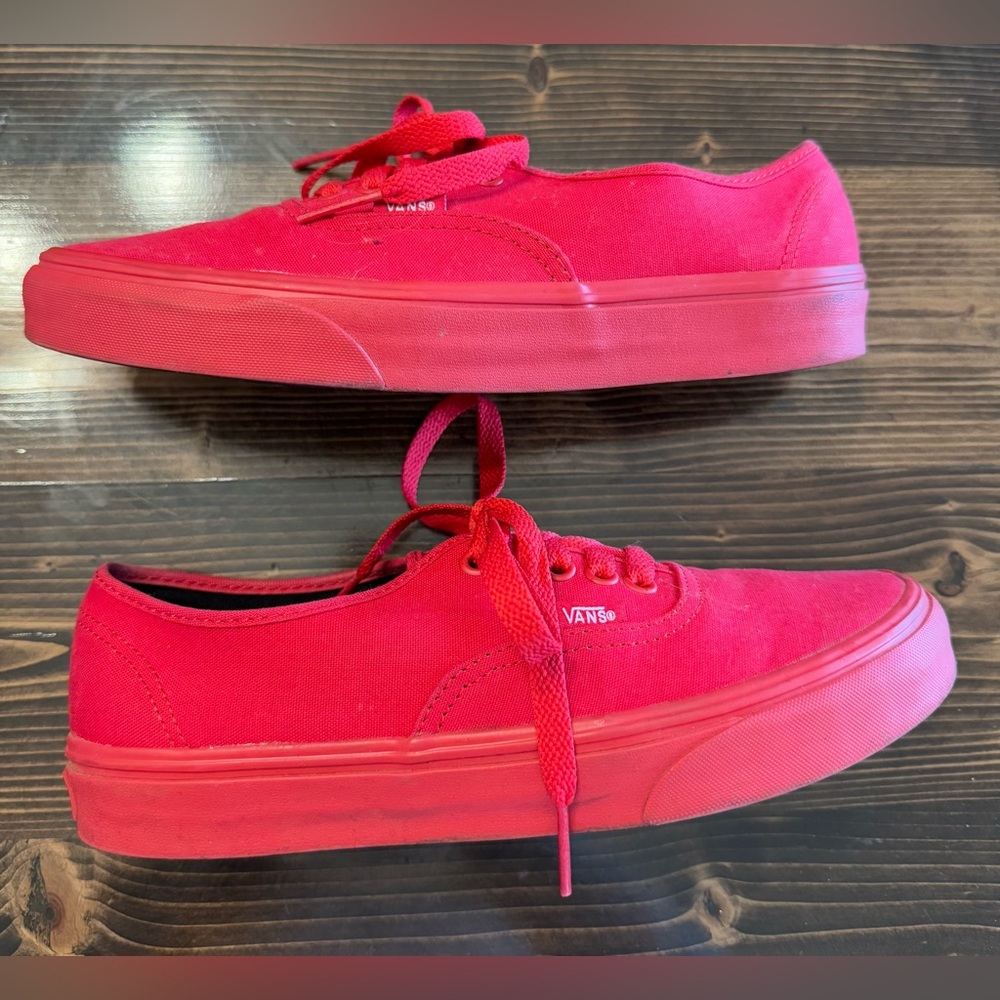 Vans Women’s Bold Red Skate Shoes with Red Sole‎ Size 8.5